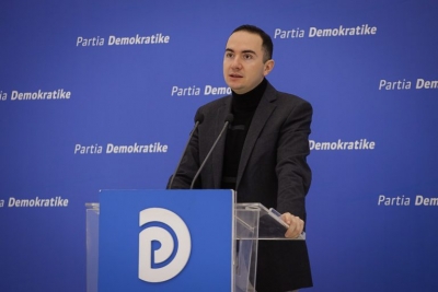 Ervin Salianji zbulon skandalin: Me paratë e buxhetit po paguhen vetëm punëtorët e larguar nga puna prej oligarkëve. Ja kontrata që kanë firmosur