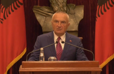 Meta iu kërkon ndjesë ‘në emër të shtetit’ qytetarëve që pritën në Kakavijë: Qeveria shqiptare e papërgjegjshme, si çdo herë drejton gishtin nga…