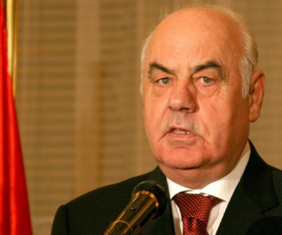 A u josh Moisiu me "një zyrë dhe makinë" kundër zgjedhjeve gjithpërshirëse?