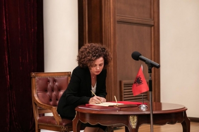 Betohet edhe Marsida Xhaferllari, Meta: Kjo është vakanca e dytë e Presidentit