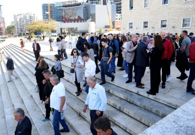 Pedagogët pritet të nisin sot grevën e urisë, afat qeverisë deri në orën 16:00