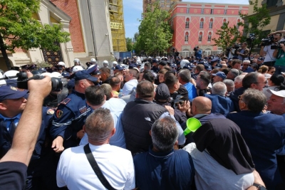 Njerëzit e Lulzim Bashës në shërbim e mbrojtje të Erjon Veliajt