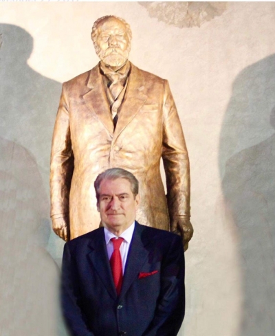 Berisha/Nderim perjete babait te Pavaresise se Shqiperise!