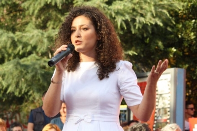 Mbesa e Heroit të Popullit “masakron” Spiropalin: E bëre fytyrën letër higjenike