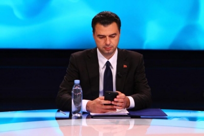 Basha video-mesazh për punonjësit e administratës publike: Mos kini frikë, dilni masivisht të votoni për ndryshimin!