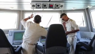 Anija Oriku ndalon 4 gomone në Egje, iu vjen në ndihmë 140 emigrantëve