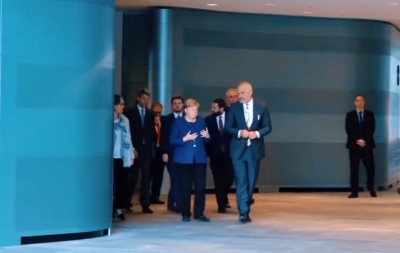 Takimi i ftohtë: Merkel përcjell Ramën, me një `predispozitë pozitive`