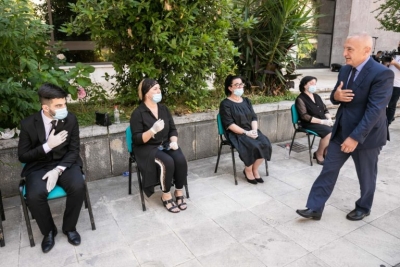 Presidenti Meta bën homazhe dhe nderon simbolin e valles shqiptare, “Nderin e Kombit”, Besim Zekthi