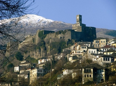 Rama në Gjirokastër kërkoi të matej me hijen e tij të mëngjesit!