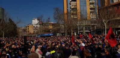Protesta para Kuvendit/ AKEP ndërpret sinjalin e celularëve