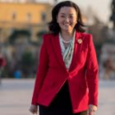 Masat për koronavirusin/ Ambasadorja e SHBA nuk shkon në Shkollën e Magjistraturës siç ishte planifikuar, ja mesazhi që jep