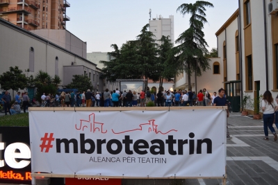 Shoqërohen në Polici disa anëtarë të Aleancës për Mbrojtjen e Teatrit