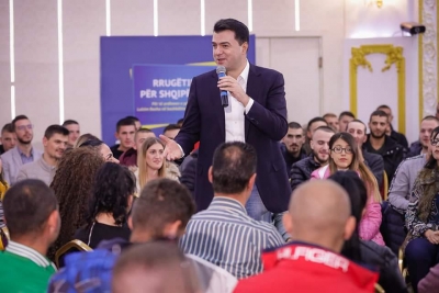 Basha me rininë korçare: Ndryshimi për Shqipërinë do të vijë përmes rinisë!