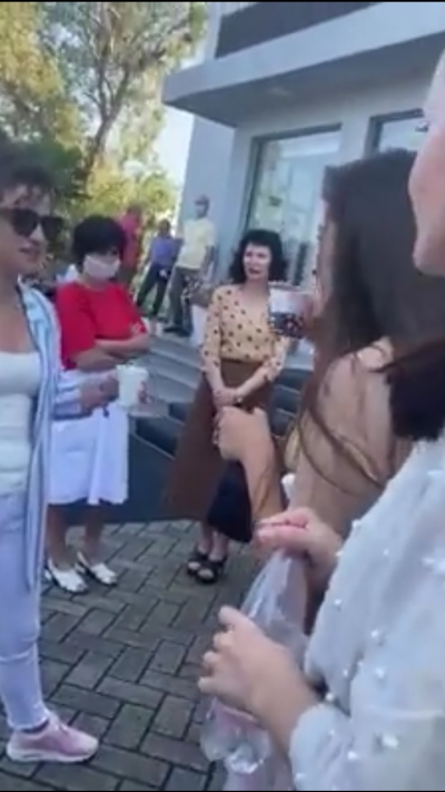 Berisha:Puntoret e Albetrolit ne proteste per pagat.Ju bej thirrje te qendrojne te paepur kunder Edvin Hajdutit.