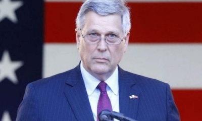 Ambasadori i SHBA në Prishtinë: Partitë kanë futur në lista kandidatë të akuzuar për krime...