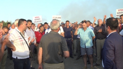 Durrës/ Protestë tek fusha e mbetjeve: Të merren masa ndaj djegies së plehrave