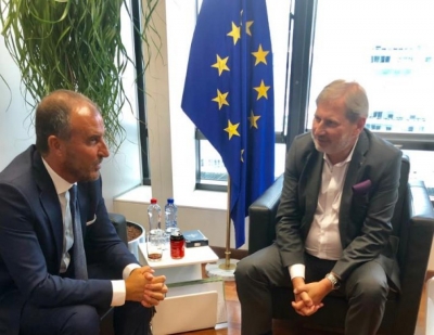 Soreca me Hahn: Në pritje të vendimit të BE, Shqipëria të përqëndrohet tek reformat