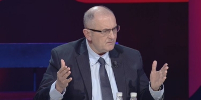 Vasili: Nuk është koha për shfaqje. Pyetjet që presin përgjigje nga qeveria