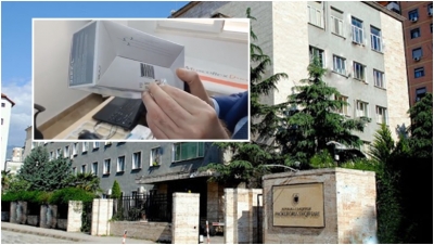 Kosova i refuzoi maskat e skaduara, Shqipëria i pranoi