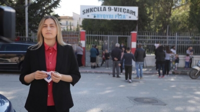 Ina Zhupa në Kombinat: 1 vit pas tërmetit, gjysma e shkollave jashtë funksionit, fëmijët mësojnë me 4 turne