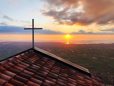 Qeveria urdhëron heqjen e enërgjisë elektrike në aktivitetin katolik ku merr pjesë Presidenti dhe ambasadorë