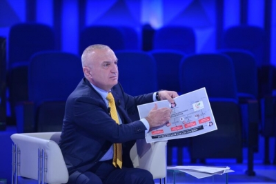 Presidenti Meta publikon emrat: Këta janë mafiozët që po kërcënojnë njerëzit në Durrës