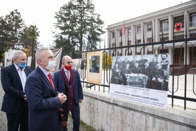 “Gëzuar Ditën e Alfabetit të gjuhës sonë!”, Meta uron në 112-vjetorin e Kongresit të Manastirit: Nderim dhe mirënjohje Rilindasve të vërtetë të kombit tonë