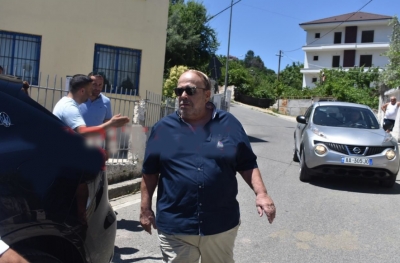 Ironia e gazetarit: Oligarkia na thërret për votimet e PS!