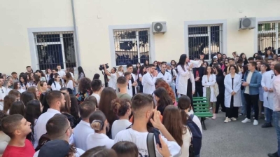 Studentët e Mjekësisë bojkotojnë mësimin: Shfuqizoni ligjin për punën e detyruar!