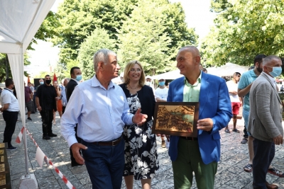 “Njeriu që e bën drurin të flasë”, Presidenti Meta në Shkodër për Panairin e Artizanatit, nderon inxhinier Zef Gjinin