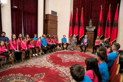 Meta pret pjesëmarrësit në “International Kids Fashion Week Albania”