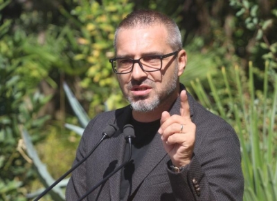 Tahiri, "edhe i vetëm, trim në luftë", sulmon sa djathtas majtas...