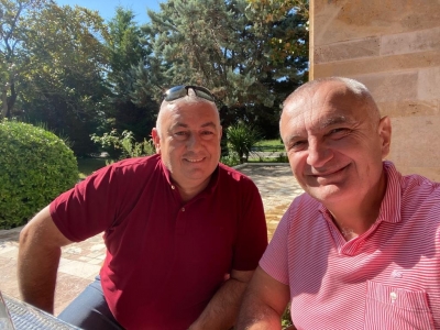 ‘Provokon’ Meta dhe sjell vargjet e këngës legjendare: Me Edin! “Fort po shndrit ai diell”