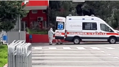 Zbulohet një vatër e re infeksioni në Tiranë, infektohen disa punonjës të një fasonerie, 4 urgjenca të reja tek Infektivi