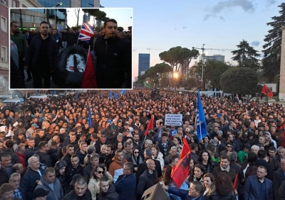 Zëri i Amerikës transmeton LIVE protestën: Rama, përgjegjës për largimin e shqiptarëve