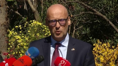 Këshilltari i Merkel/ Populli shqiptar vendos a duhet ta mbajë ende në këmbë &quot;qeverinë e mafias&quot;