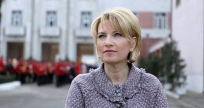 Mimi Kodheli mesazh për të rinjtë: Mos ikni nga Shqipëria se andej punohet dhe nuk ka shumë kafene!