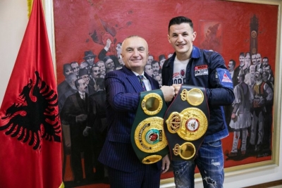 Meta takon kampionin e botës në boks: Krenar për Robin Krasniqin! Puna, përkushtimi dhe sakrificat e tij janë frymëzuese