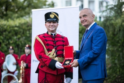 Meta nderon Orkestrën Frymore të Forcave të Armatosura me titullin 'Kalorës i Urdhrit të Flamurit'