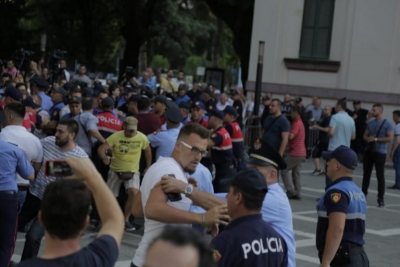 Dhuna tek Teatri më 17 maj/Belind Këlliçi dhe Silva Caka kallëzojnë në Prokurori Policinë