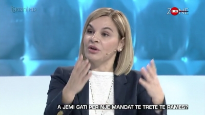 Arian Curri te “Zonë e Lirë”: Monika Kryemadhi mbetet një Zhan D’Ark me kryq në qafë dhe “shpatë” në dorë!