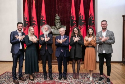 Presidenti Meta vlerëson Shtëpinë Botuese “Buzuku” me titullin “Naim Frashëri”