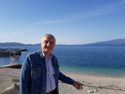 Presidenti Meta poston foton nga Saranda dhe uron qytetarët: Një të diel relaksuese