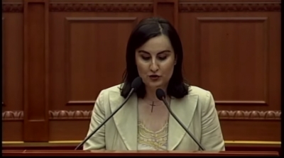 Ndryshimet kushtetuese/Dhimitri: Cënojnë zgjedhjet, sot po vulosni diktaturën