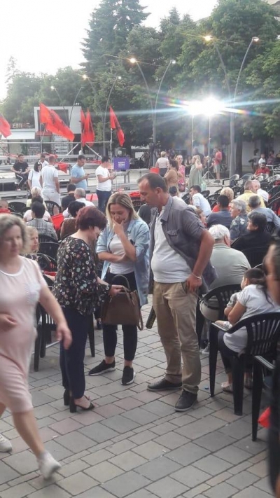 Kur nuk ke besim as te militantët e tu, ja si kontrolloheshin gratë në mitingun e Ramës