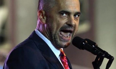 Si mund të flasi ky për dhunën ndaj grave!