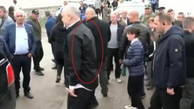 Berisha publikon foton: Rama me antiplumb dhe i menderosur