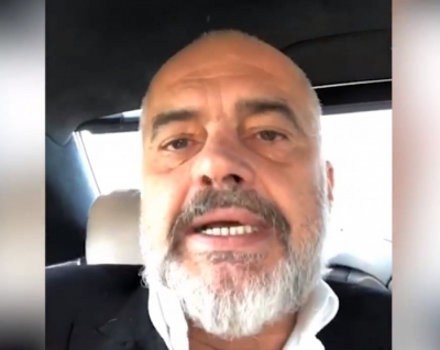 VIDEO/ Ja si fshihen komentet negative nga Edi Rama