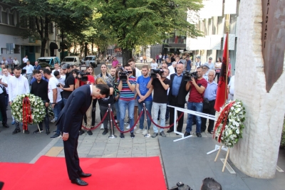 Basha homazh tek memoriali i Hajdarit: Do realizojmë idealin e Shqipërisë demokratike