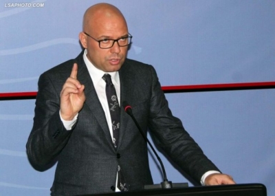 “Të njëjtat fytyra dhe parti”, Manjani nuk kursehet: Flasin për sukseset e jo si të zhvillohet Shqipëria